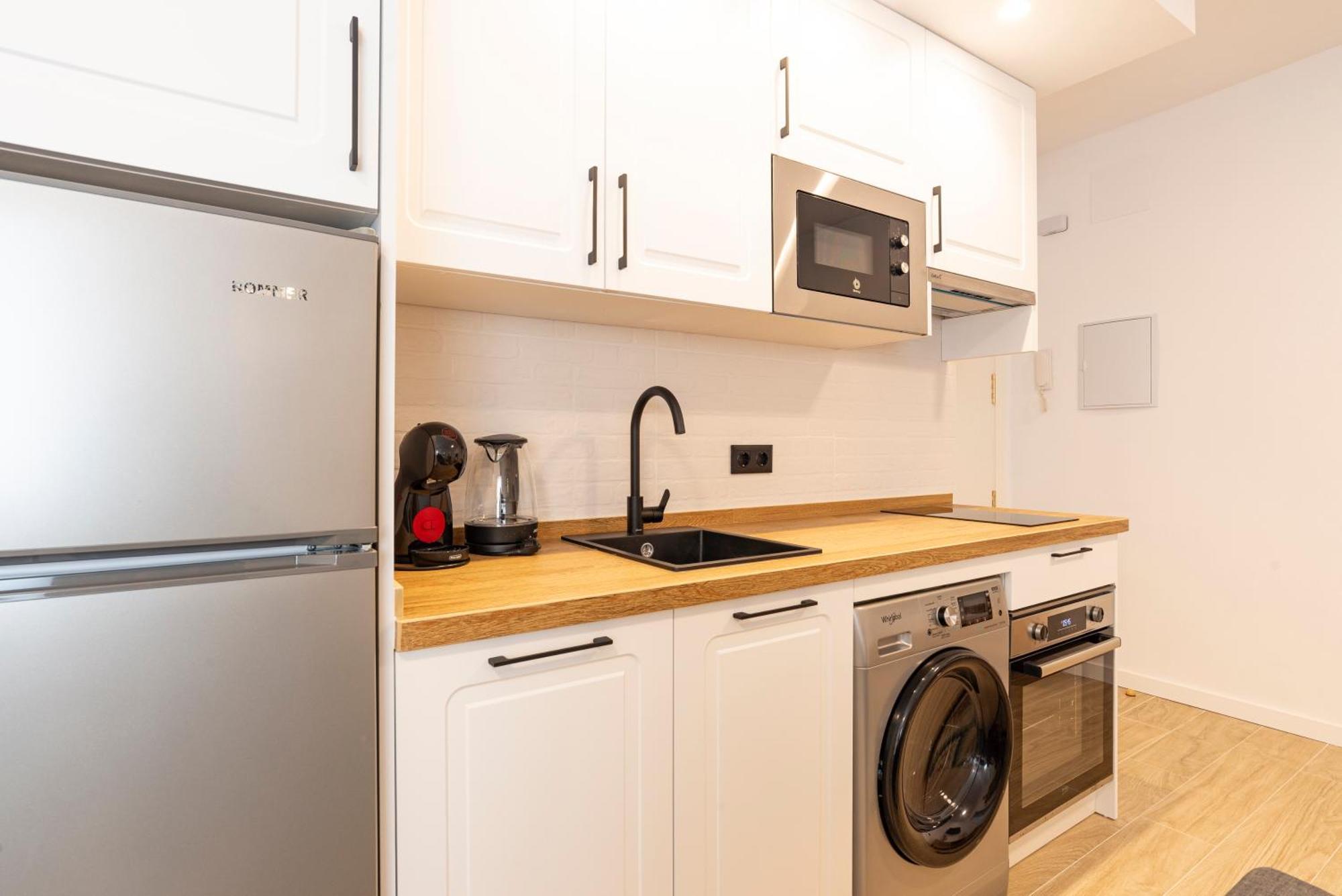 II Cozy & Modern Apartment Ayr Малага Екстериор снимка